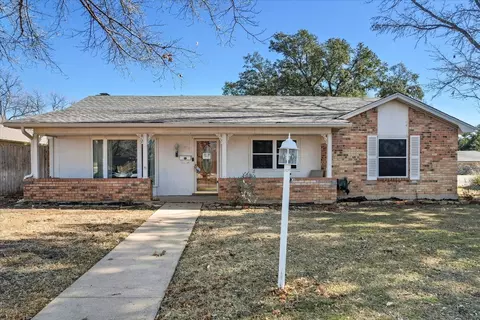 3805 Van Deman Dr, Benbrook, TX 76116