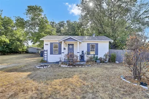 209 S Lawson St, Burleson, TX 76028