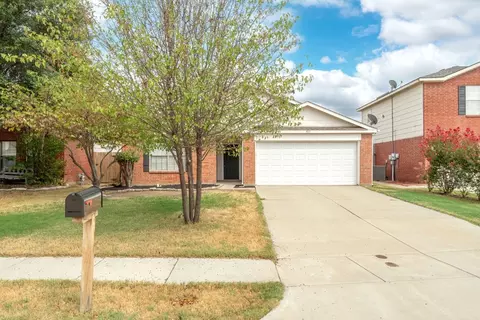 913 Springcreek Dr, Denton, TX 76210