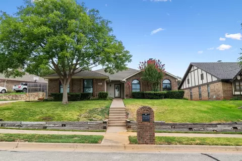 1025 Clear View Dr, Bedford, TX 76021