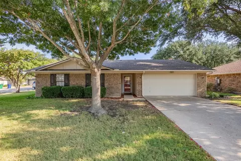 101 Tanglewood Ln, Waxahachie, TX 75165