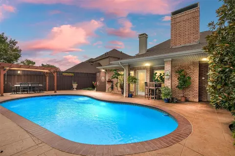 1017 Stone Gate Dr, Irving, TX 75063
