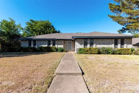 1413 Glenhill Ln, Lewisville, TX 75077