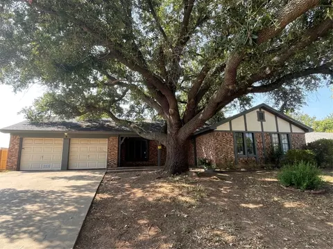 6536 Cliffside Dr, North Richland Hills, TX 76180