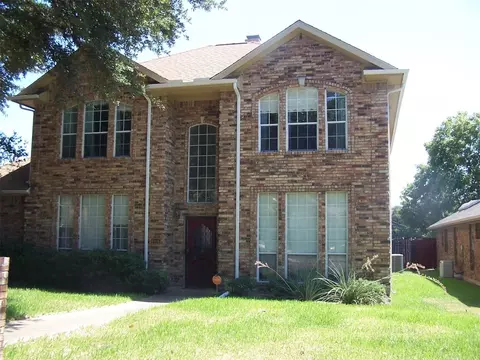 6916 Glacier Dr, Dallas, TX 75227