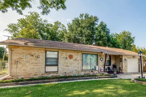 2816 Gilbert Cir, Arlington, TX 76010