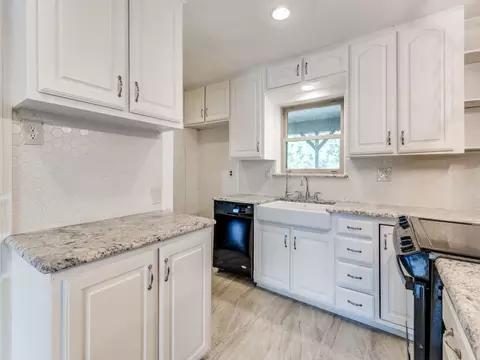 7815 Rendon Oaks Dr, Burleson, TX 76028