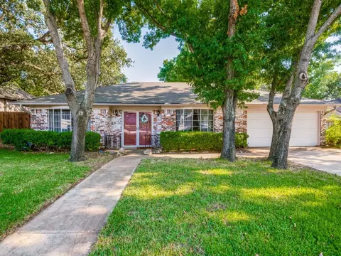 6724 Starnes Rd, North Richland Hills, TX 76182