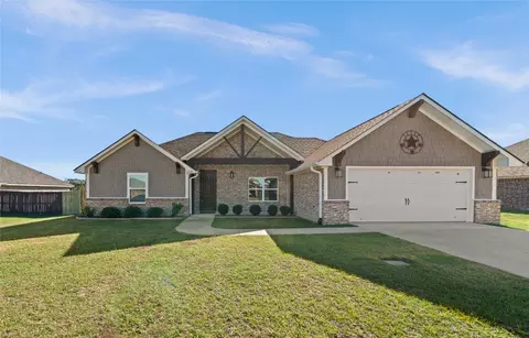 358 Smith Cir, Lindale, TX 75771