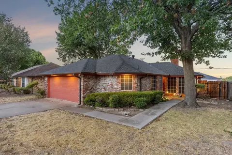 1204 Aviary Dr, Desoto, TX 75115