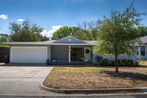 2045 Grandview Dr, Fort Worth, TX 76112