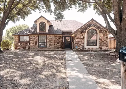 2731 Wentworth Dr, Grand Prairie, TX 75052