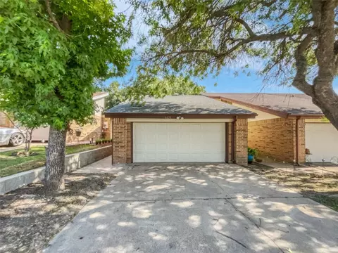 6623 Ports O Call Dr, Rowlett, TX 75088