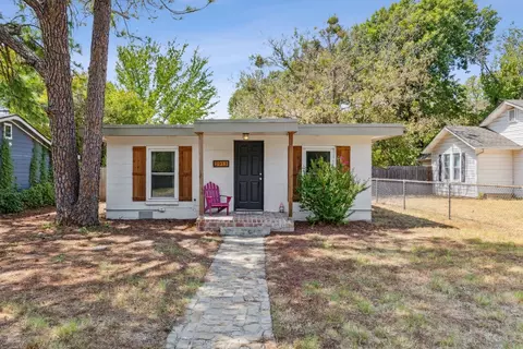2913 Delaware Trl, Lake Worth, TX 76135