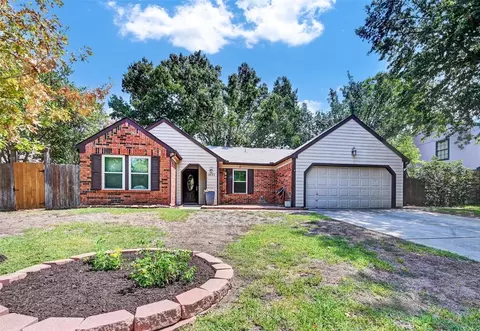 1822 Dunn St, Grapevine, TX 76051