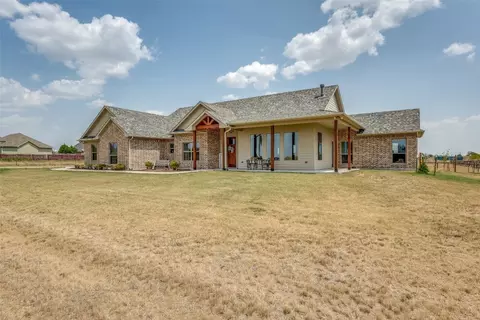 4204 Fm 2450, Krum, TX 76249