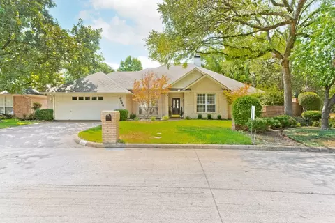 6629 Westmoor Ln, Benbrook, TX 76132