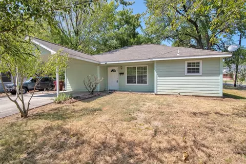 521 Cedar St, Bonham, TX 75418