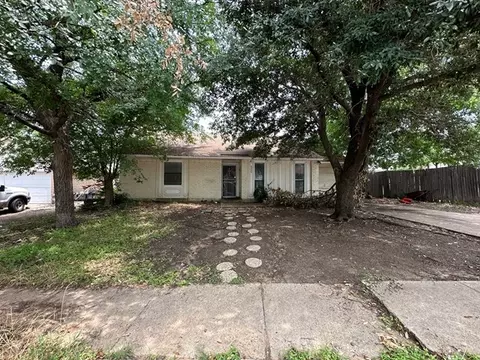 6959 Sandybrook Dr, Fort Worth, TX 76120