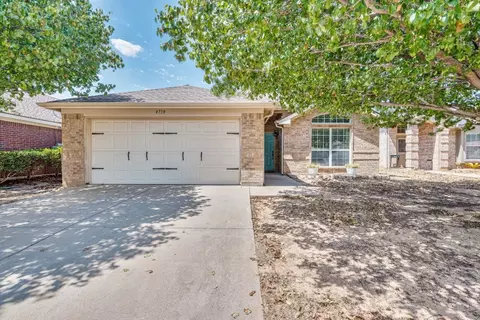 4710 Topaz Ln, Granbury, TX 76049