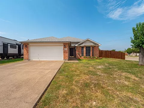 3103 Woodsman Ct, Grand Prairie, TX 75052