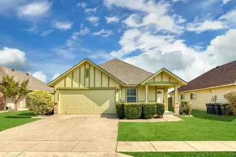 329 Wolf Mountain Ln, Fort Worth, TX 76140