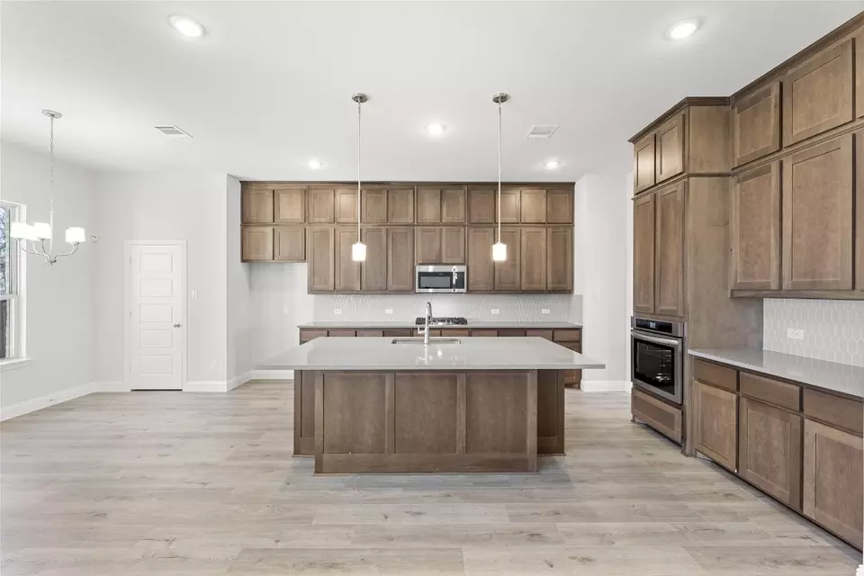  939 Richard Pittmon Dr, Desoto, TX 75115 photo 10