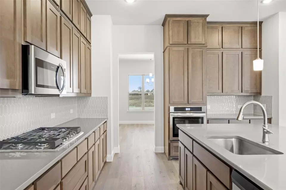  939 Richard Pittmon Dr, Desoto, TX 75115 photo 12