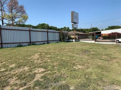3328 Phoenix Dr, Fort Worth, TX 76116
