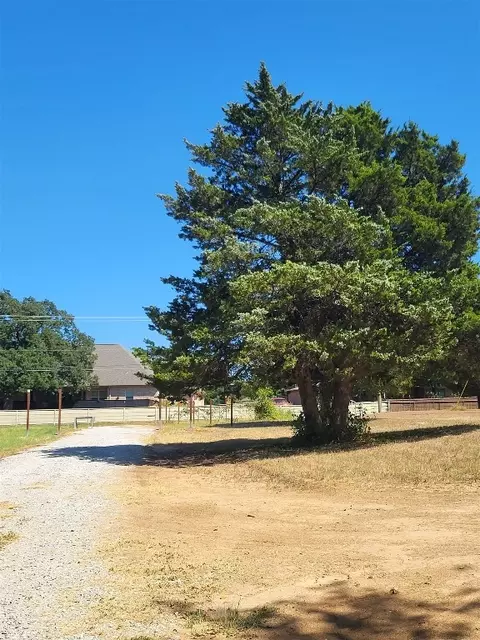 412 S Wickham St, Alvord, TX 76225