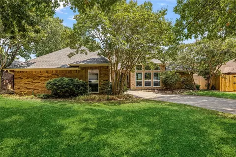 1936 Longhorn Trl, Grapevine, TX 76051