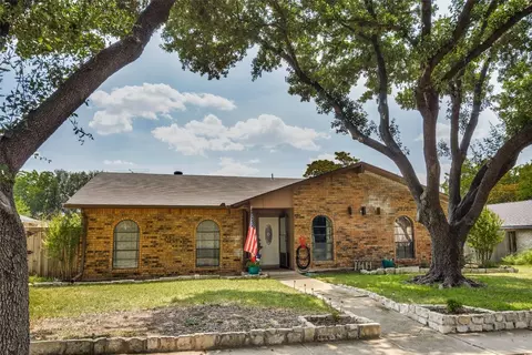 5024 Brandenburg Ln, The Colony, TX 75056