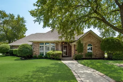 601 Evergreen Dr, Hurst, TX 76054