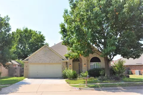 2102 Gate Pointe Way, Arlington, TX 76018