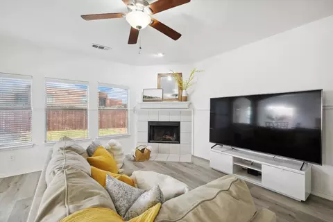 8045 Plateau Dr, Fort Worth, TX 76120