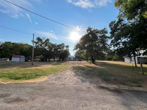 281 2nd St, Point, TX 75472 photo 6