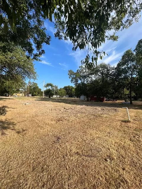 281 2nd St, Point, TX 75472 photo 3