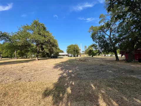 281 2nd St, Point, TX 75472 photo 4
