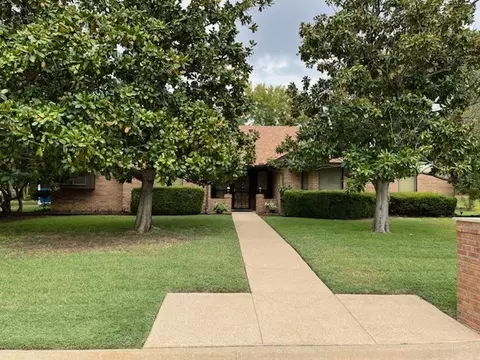 2205 Pembrooke Pl, Denton, TX 76205