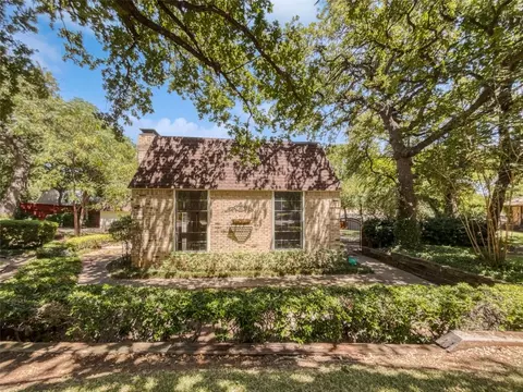 8809 Sylvan Ct, Fort Worth, TX 76120
