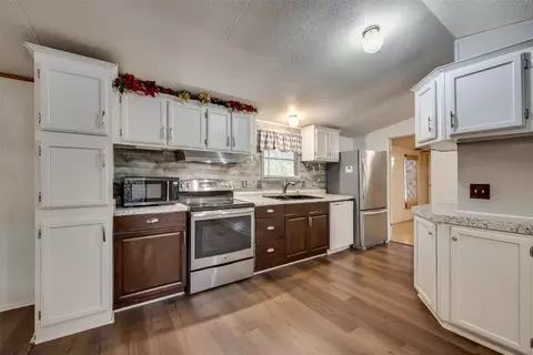 2115 Wren Ct, Cleburne, TX 76031