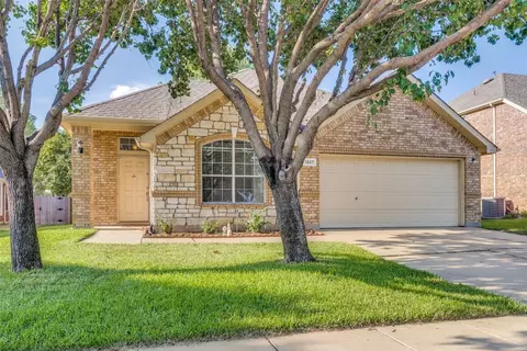 1227 Clearwater Dr, Grand Prairie, TX 75052