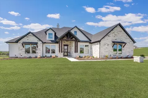 7739 Laura Lake Ln, Fort Worth, TX 76126