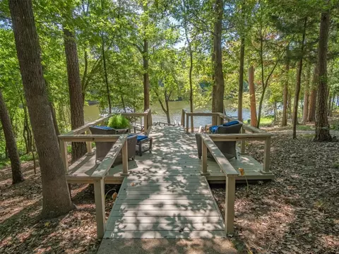 446 Branding Iron Ln, Holly Lake Ranch, TX 75765