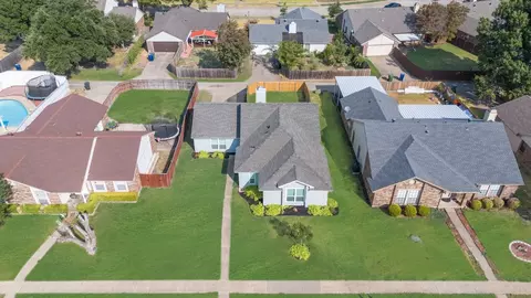 113 Kingsbridge Dr, Garland, TX 75040