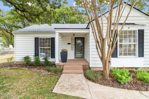 1720 Bluebonnet Dr, Fort Worth, TX 76111