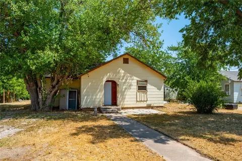 605 Trinity St, Stamford, TX 79553