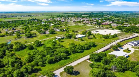 7791 Hencken Ranch Rd, Fort Worth, TX 76126
