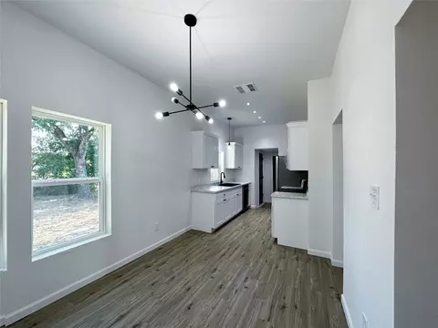 900 E State St, Terrell, TX 75160 photo 8