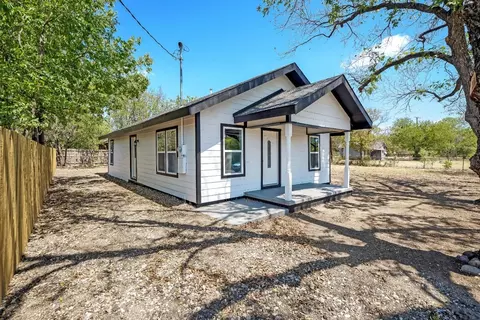 1107 SE 15th St, Mineral Wells, TX 76067